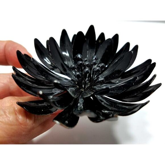 Vintage 1960s Black Enamel Flower Brooch Large Metal Daisy Copper Base - Picture 9 of 10